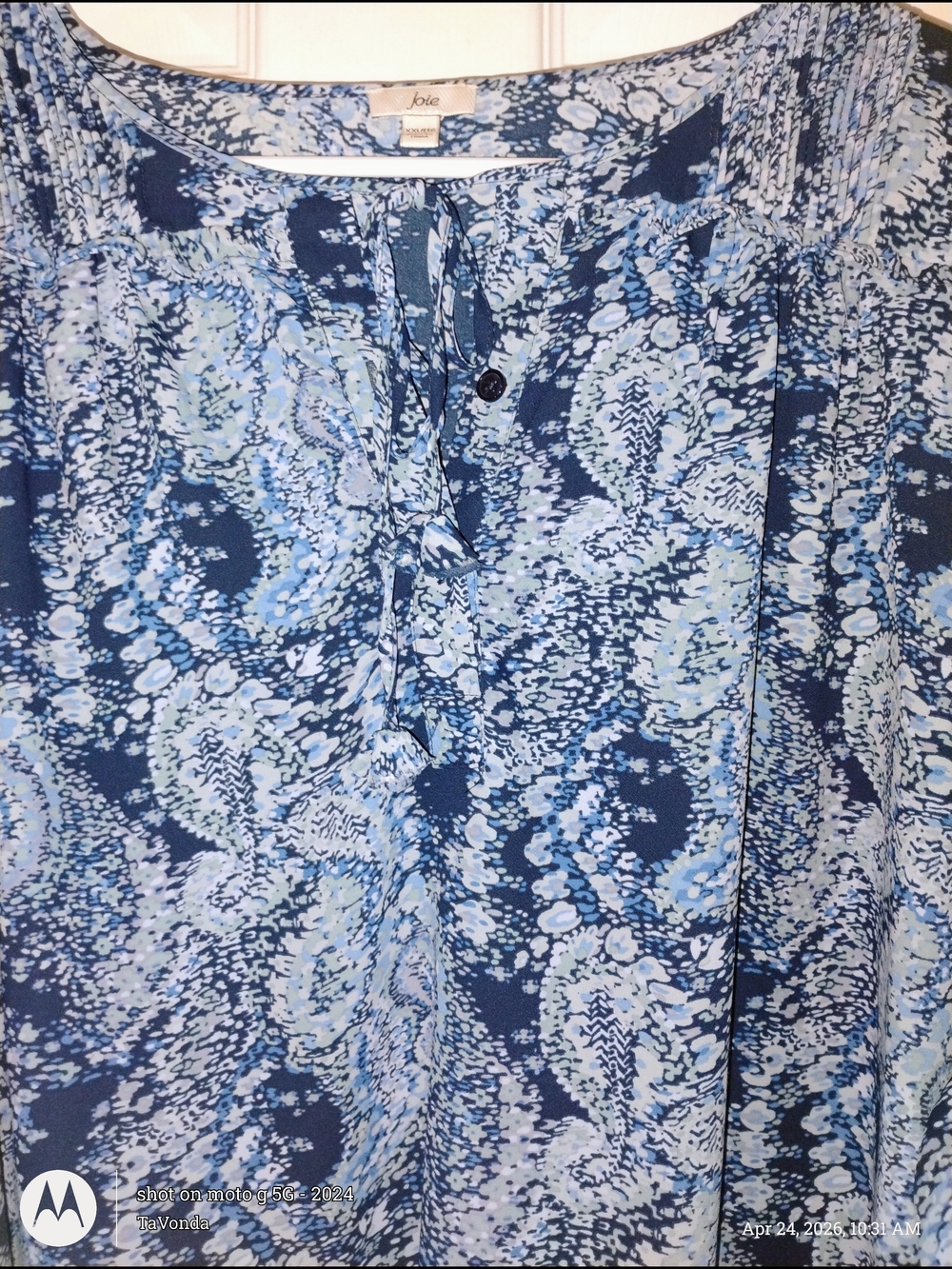Joie Blue and White Floral-Print Peasant Blouse PTP 28"